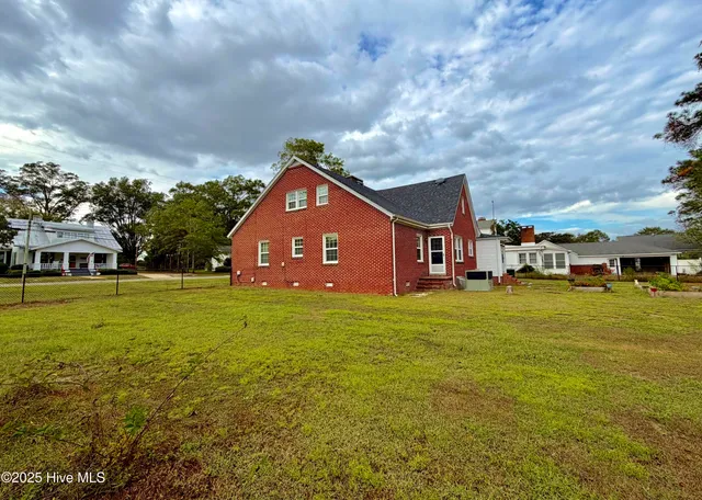 $279,999 | 406 North Caswell Street, La Grange, NC 28551