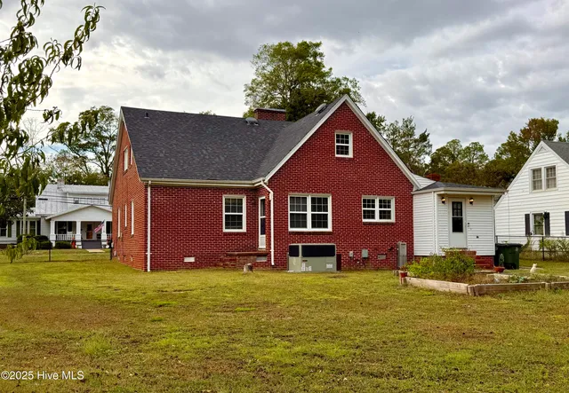 $279,999 | 406 North Caswell Street, La Grange, NC 28551