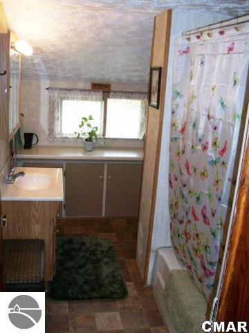 692 North Duffield Road Sumner, MI 48889 - Photo 8 of 25 1746157-7.JPG