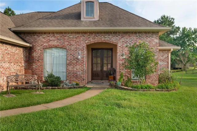 $353,900 | 154 Woodlake Drive, Pineville, LA 71360