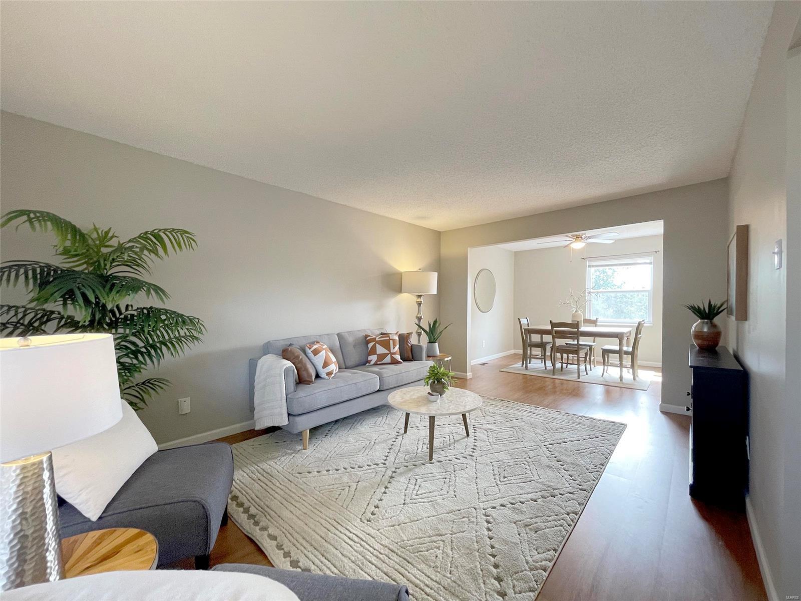 2423 Hiddencrest Lane Ballwin, MO 63021 - Photo 2 of 23