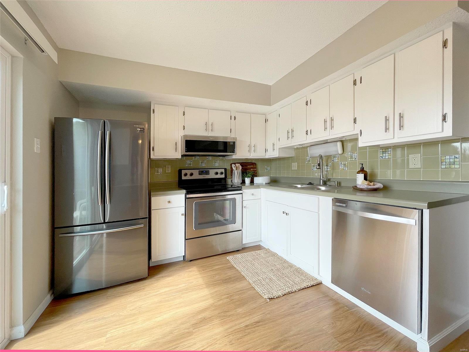 2423 Hiddencrest Lane Ballwin, MO 63021 - Photo 3 of 23