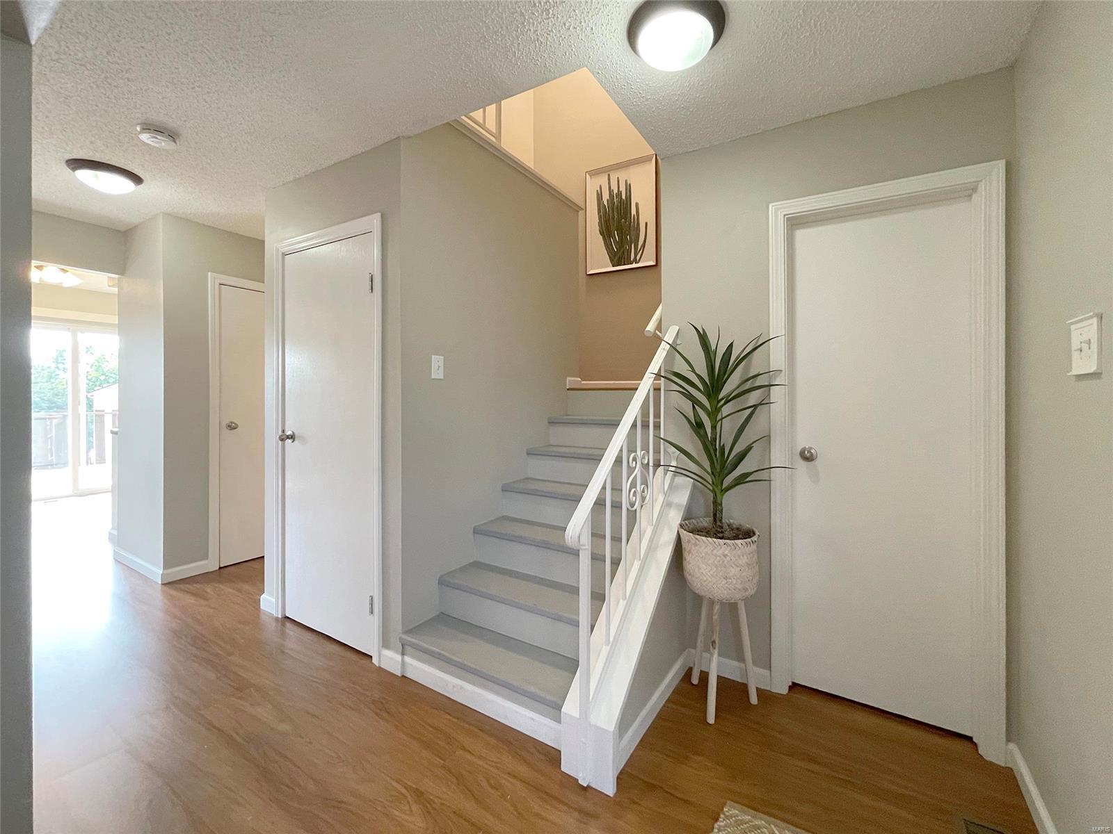 2423 Hiddencrest Lane Ballwin, MO 63021 - Photo 9 of 23