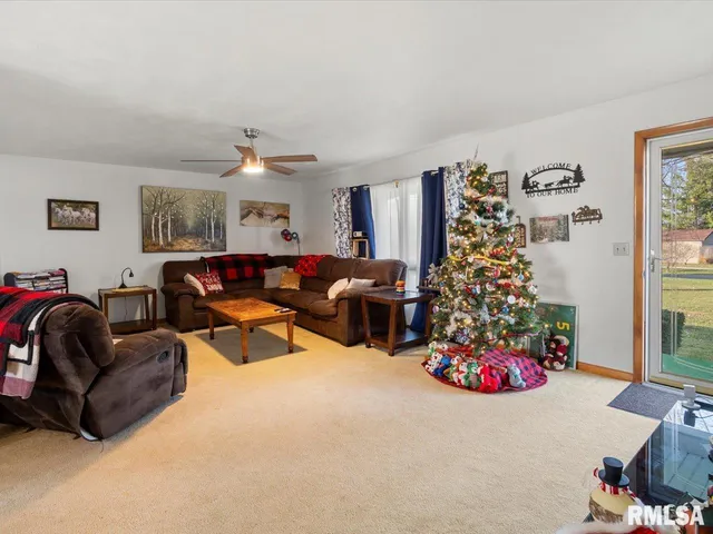 $285,000 | 205 West Boundary Road, Creal Springs, IL 62922