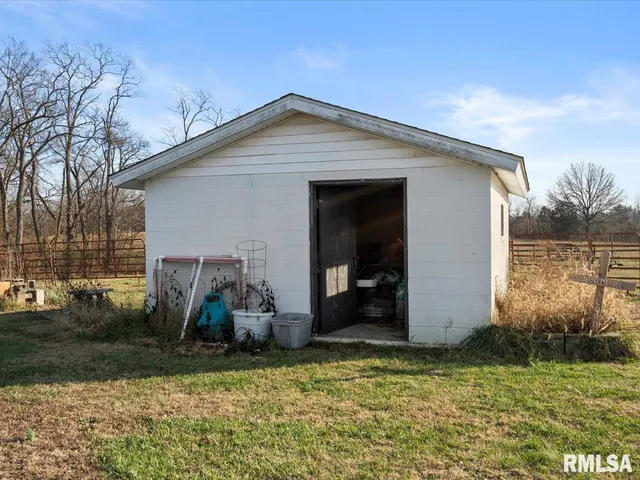 $285,000 | 205 West Boundary Road, Creal Springs, IL 62922