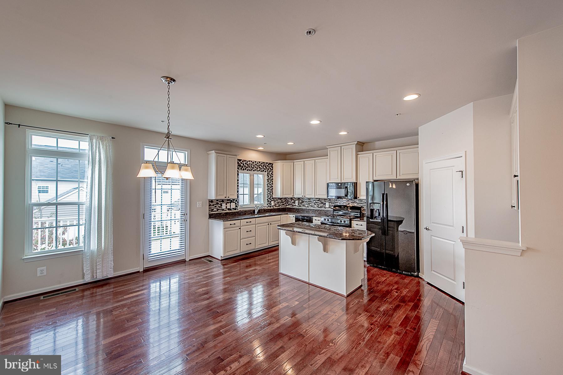 2418 Baileys Pond Road Accokeek, MD 20607 - Photo 14 of 43 Eat-in kitchen!