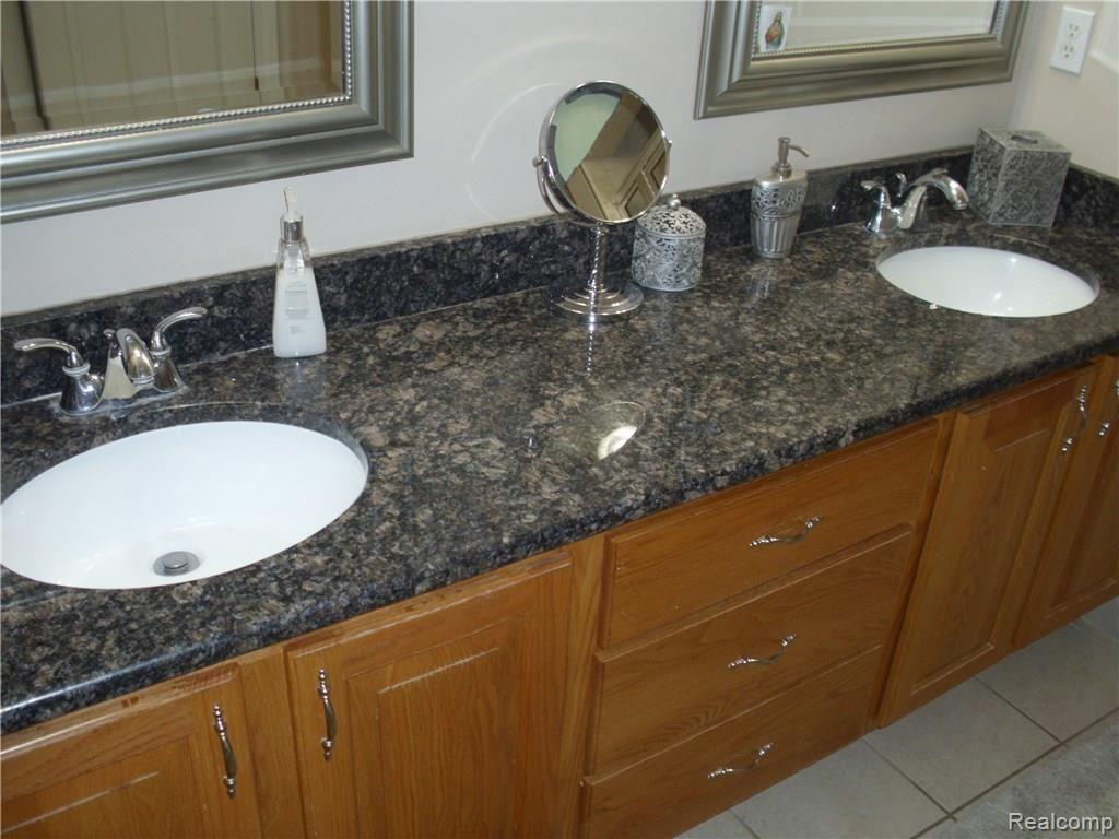 3303 Hazelton Avenue Rochester, MI 48307 - Photo 37 of 53 DSCI5655.JPG