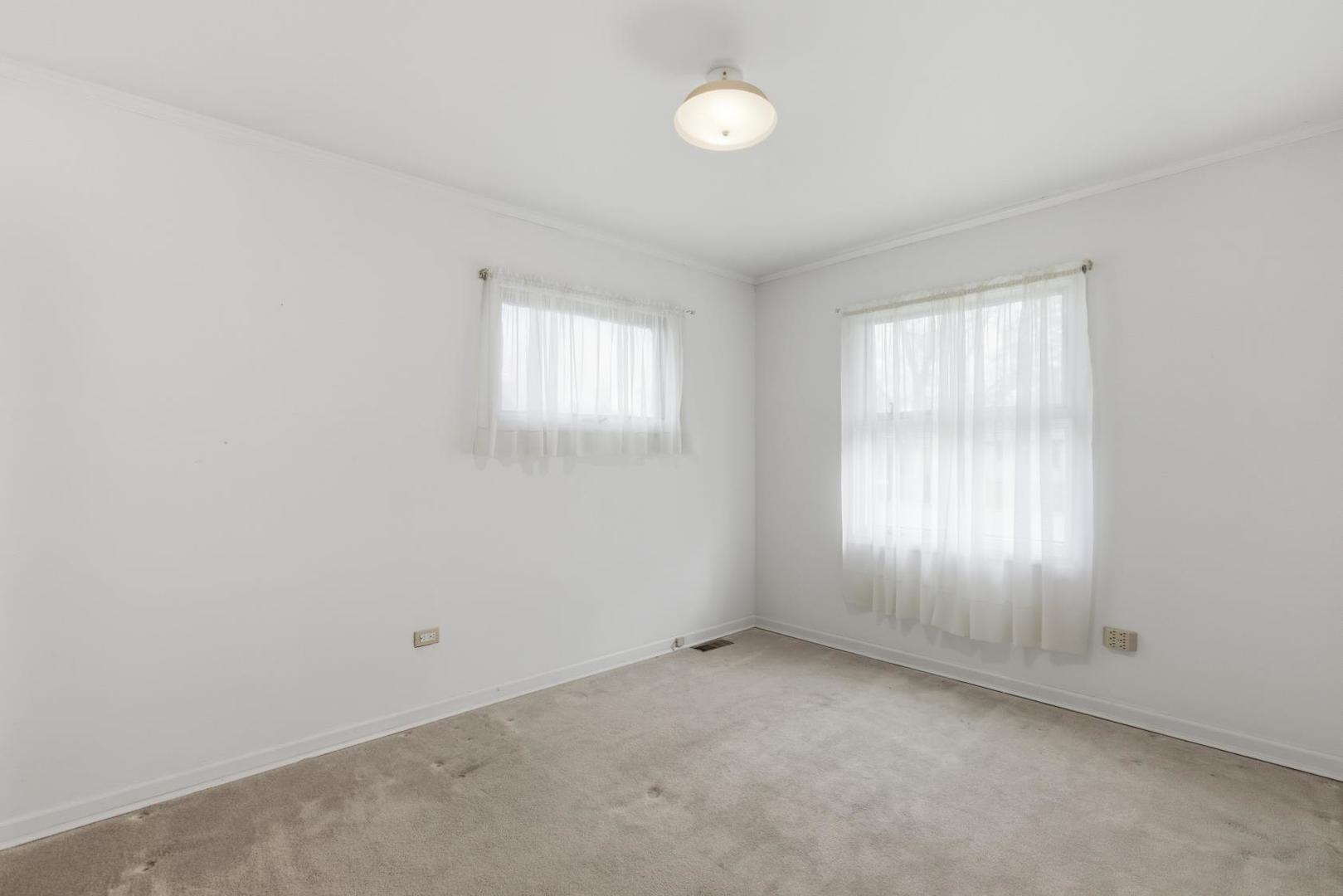 700 Ford Avenue Elgin, IL 60120 - Photo 13 of 20 an empty room with windows