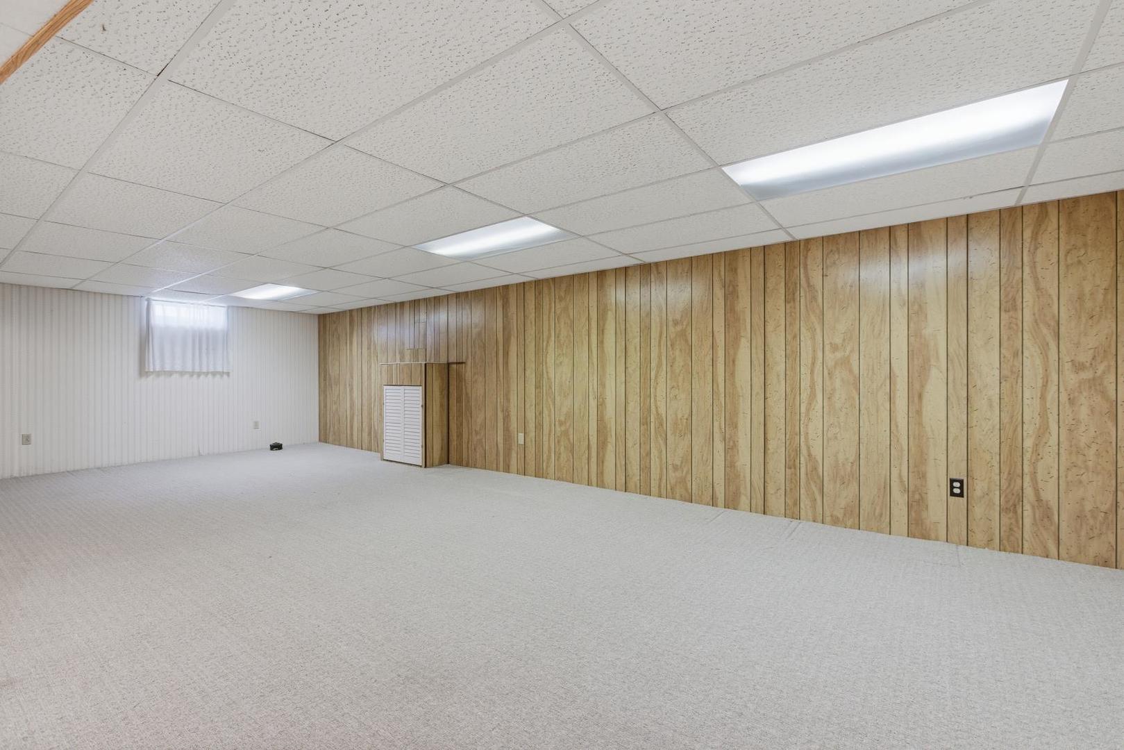 700 Ford Avenue Elgin, IL 60120 - Photo 17 of 20 a view of an empty room with a window