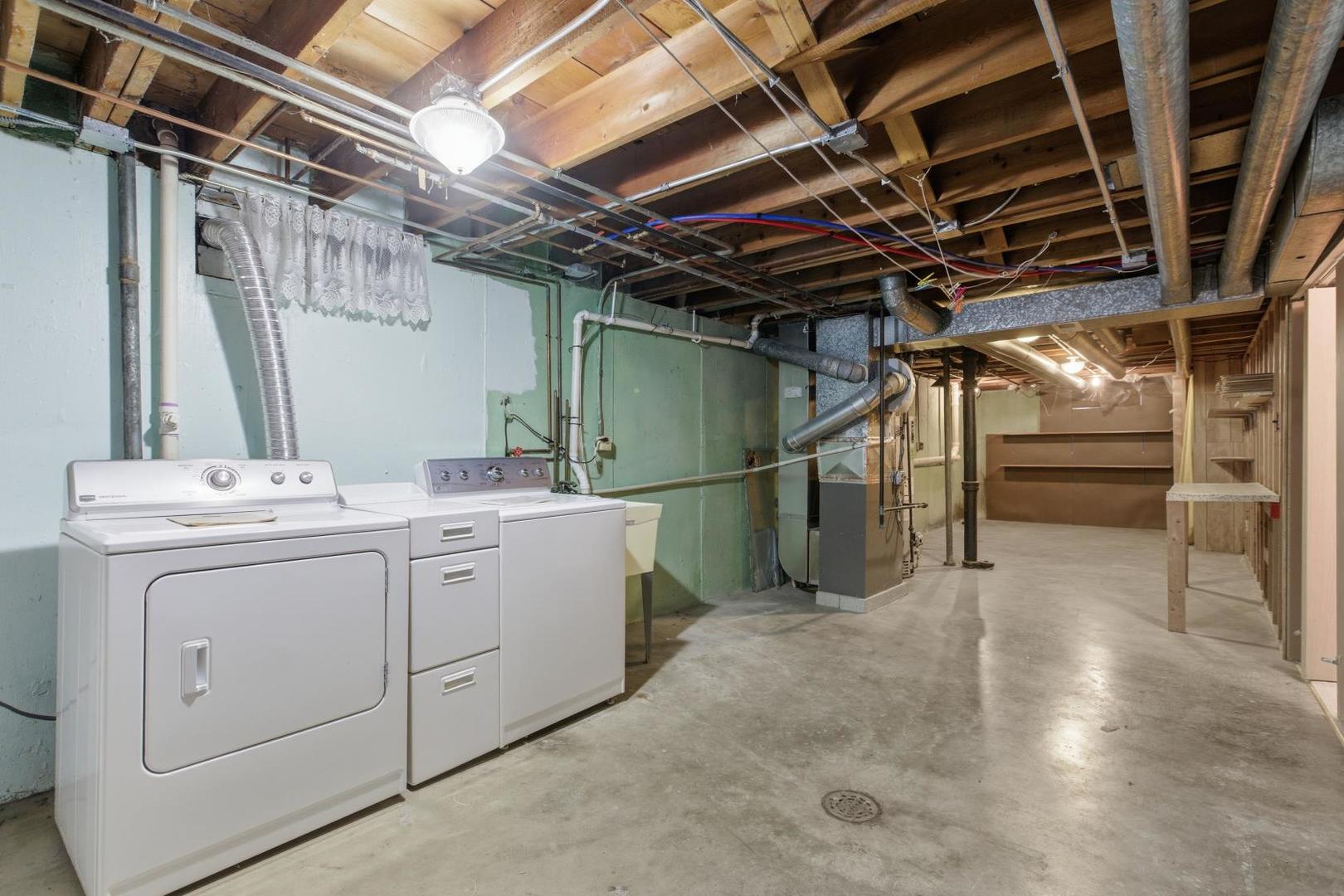 700 Ford Avenue Elgin, IL 60120 - Photo 19 of 20 a utility room with dryer and washer