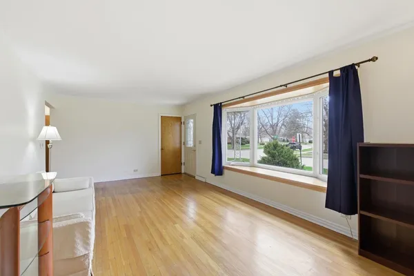 $350,000 | 700 Ford Avenue, Elgin, IL 60120