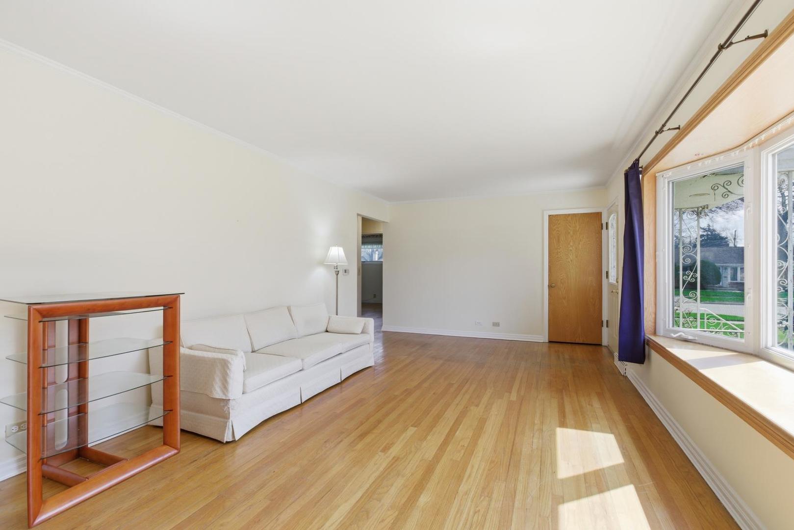 700 Ford Avenue Elgin, IL 60120 - Photo 4 of 20 a view of an empty room and window