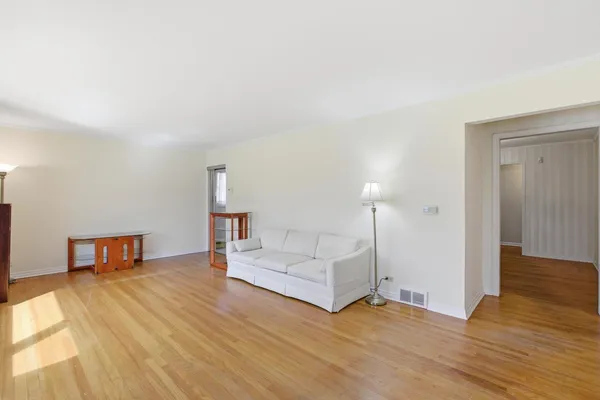 $350,000 | 700 Ford Avenue, Elgin, IL 60120