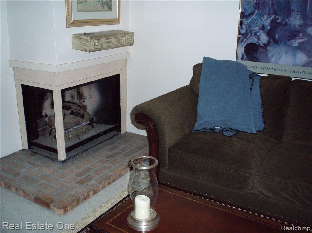444 Willow Grove Lane, Unit 3 Rochester, MI 48307 - Photo 6 of 17 GAS FIREPLACE
