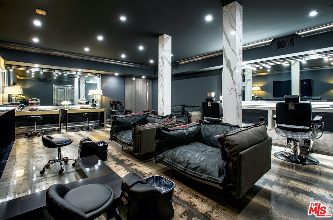 2571 Wallingford Drive Beverly Hills, CA 90210 - Photo 11 of 23 a living room with furniture