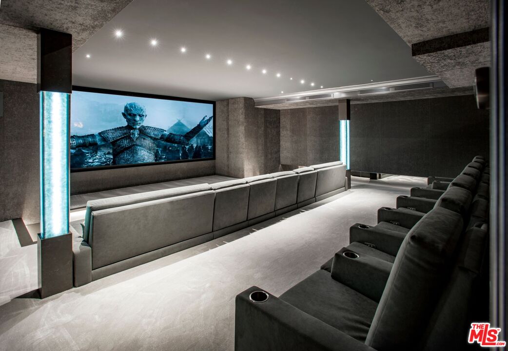 2571 Wallingford Drive Beverly Hills, CA 90210 - Photo 12 of 23 a lobby with furniture and a projector