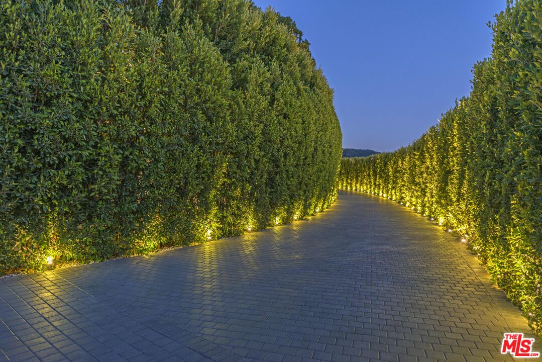 2571 Wallingford Drive Beverly Hills, CA 90210 - Photo 22 of 23 a view of an outdoor space and a yard