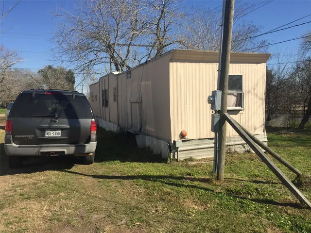 a close up of a shower