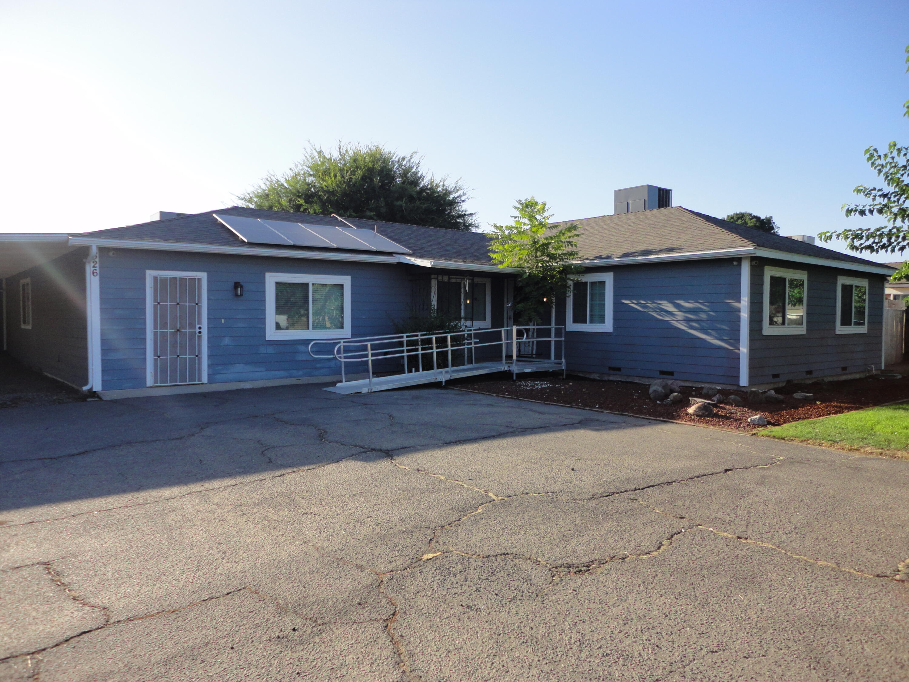 326 Sycamore Avenue Lindsay, CA 93247 - Photo 5 of 47 DSC04795