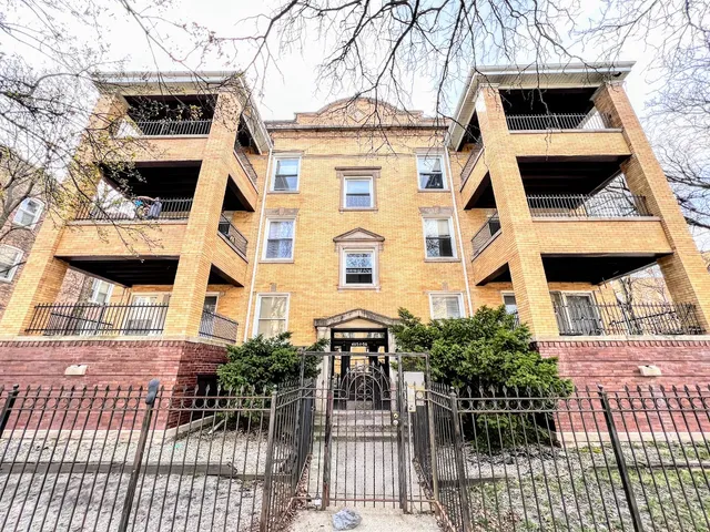 $2,100 | 3607 West Leland Avenue, Unit 3, Chicago, IL 60625