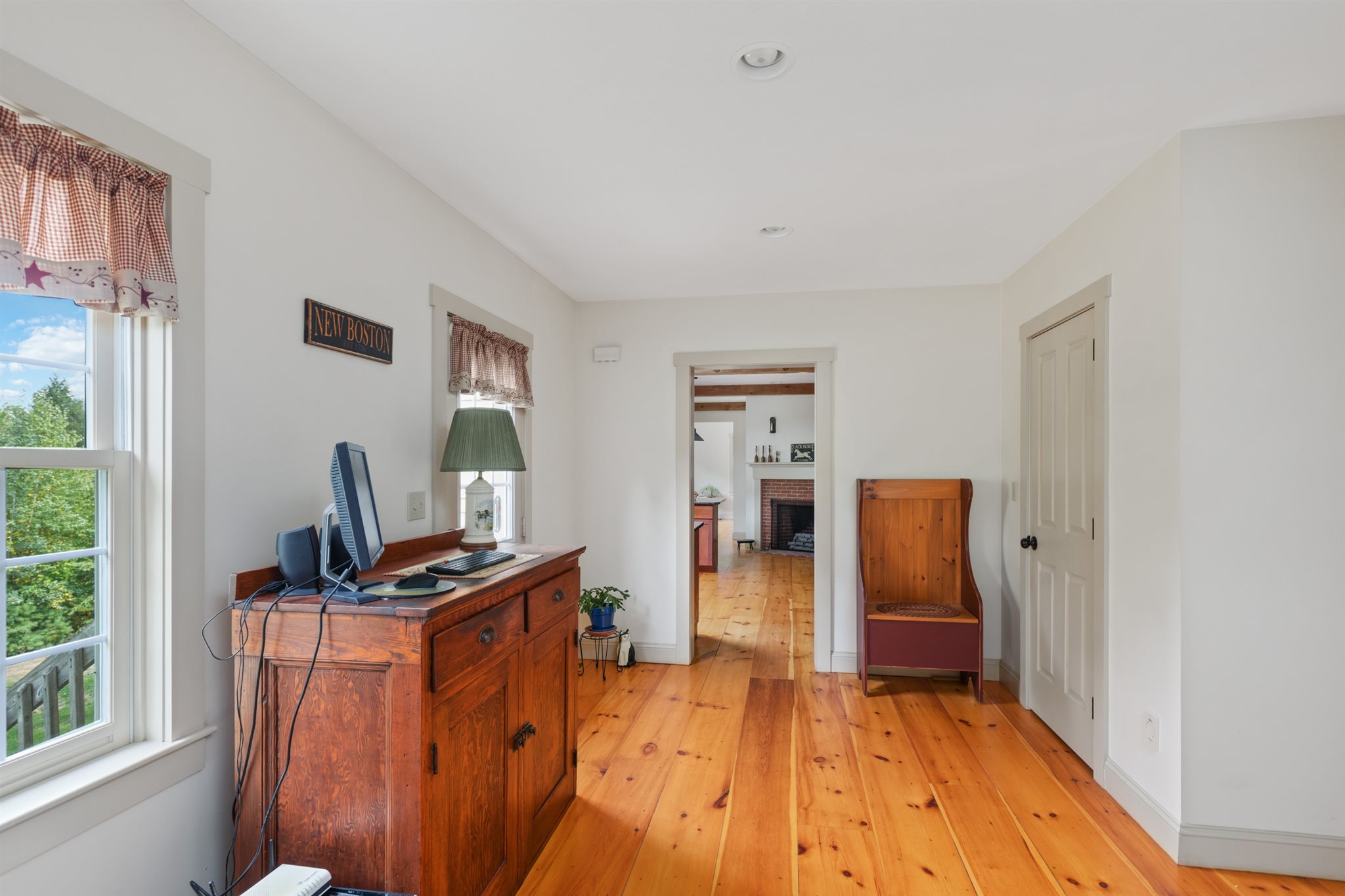 11 Susan Road New Boston, NH 03070 - Photo 3 of 37