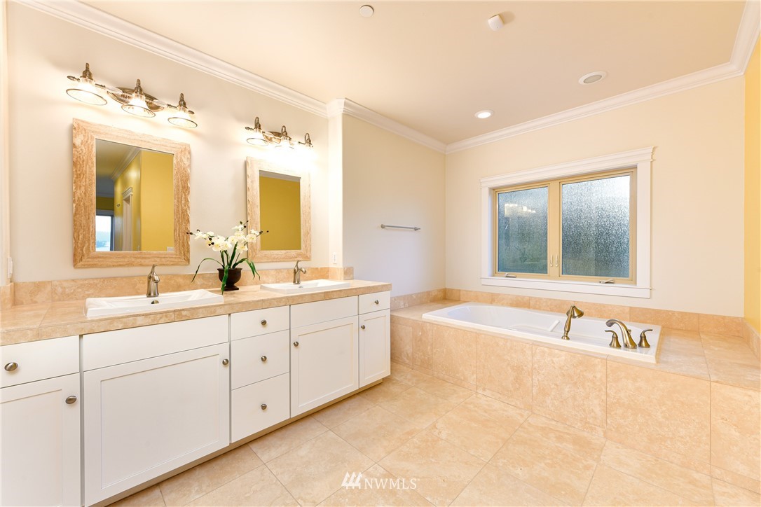 14914 Gibralter Road Anacortes, WA 98221 - Photo 18 of 34 Gallery Image 18