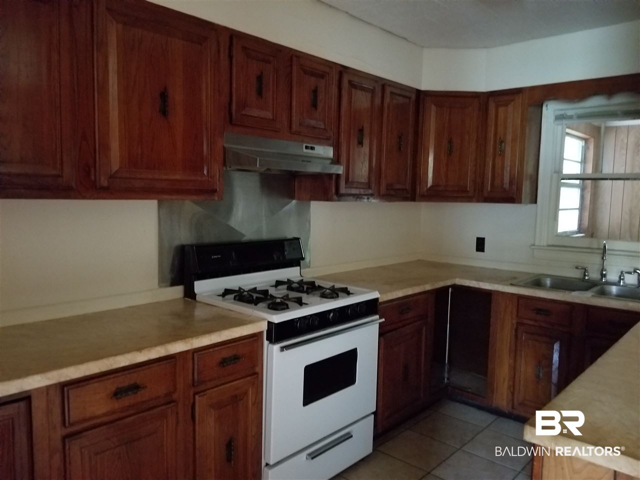 303 Iroquois Street Mobile, AL 36611 - Photo 2 of 6