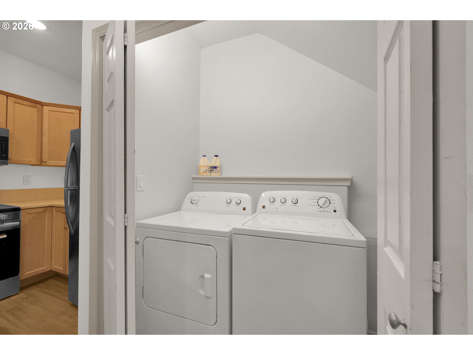 1726 32nd Street Florence, OR 97439 - Photo 15 of 38 a utility room with dryer and washer