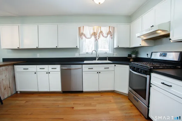 $465,000 | 10 Ridgewood Drive, Suffield, CT 06093