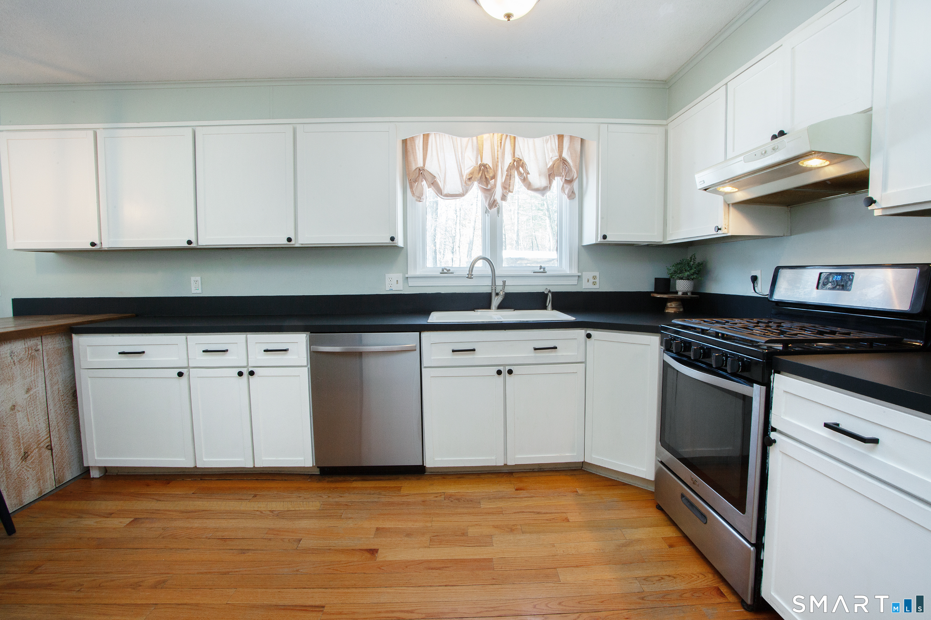 10 Ridgewood Drive Suffield, CT 06093 - Photo 16 of 38 Dishwasher replaced 2 years ago