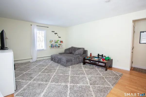$465,000 | 10 Ridgewood Drive, Suffield, CT 06093