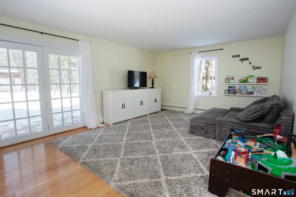 $465,000 | 10 Ridgewood Drive, Suffield, CT 06093