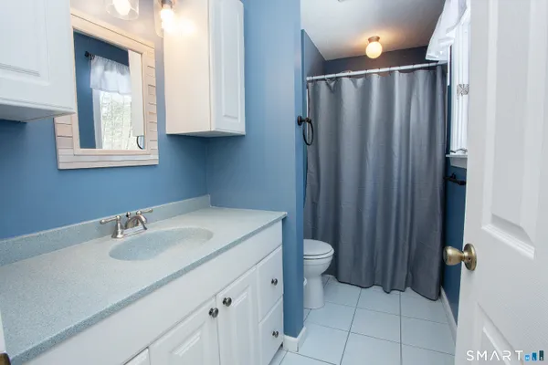 $465,000 | 10 Ridgewood Drive, Suffield, CT 06093