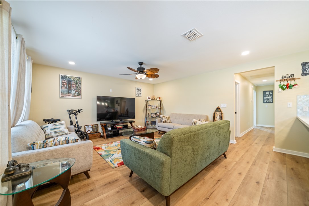 915 Craig Street Corpus Christi, TX 78404 - Photo 3 of 22