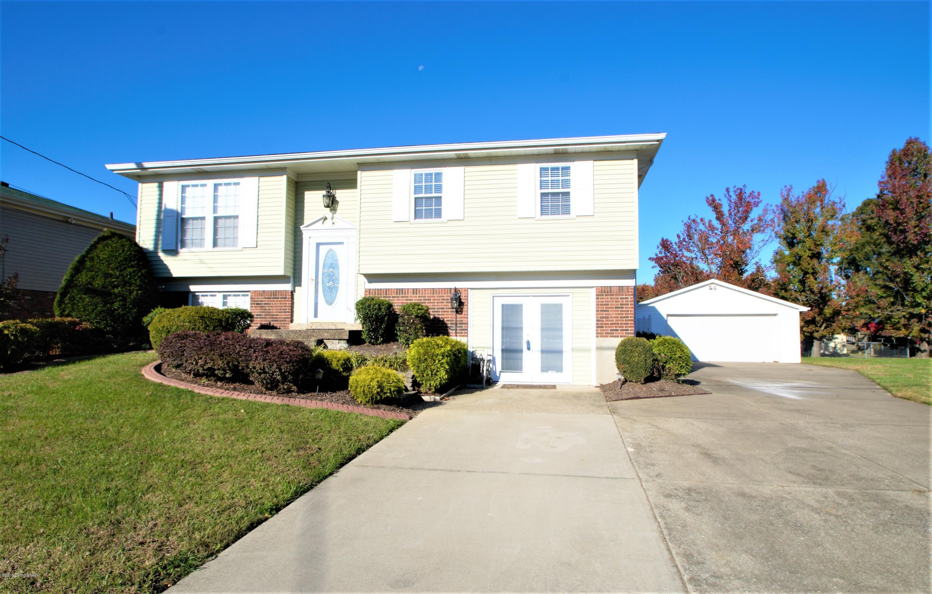 11302 Angelina Road Louisville, KY 40229 - Photo 2 of 37 DSC_1227