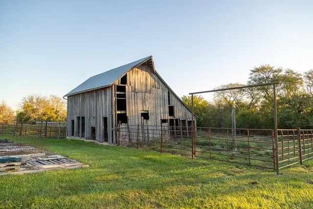 $1,190,000 | 2990 170th Street, Valley Falls, KS 66088