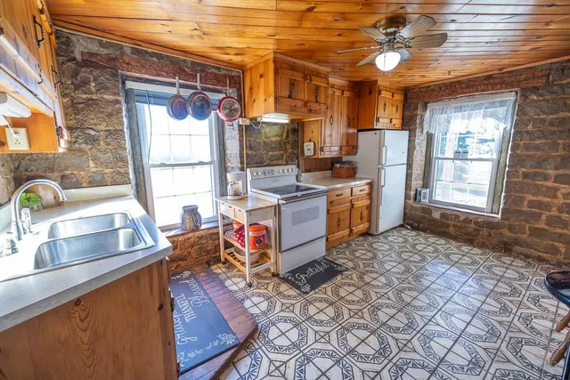 $1,130,500 | 2990 170th Street, Valley Falls, KS 66088