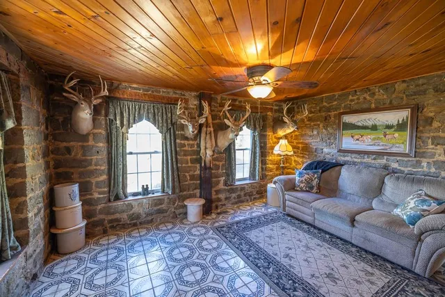 $1,190,000 | 2990 170th Street, Valley Falls, KS 66088