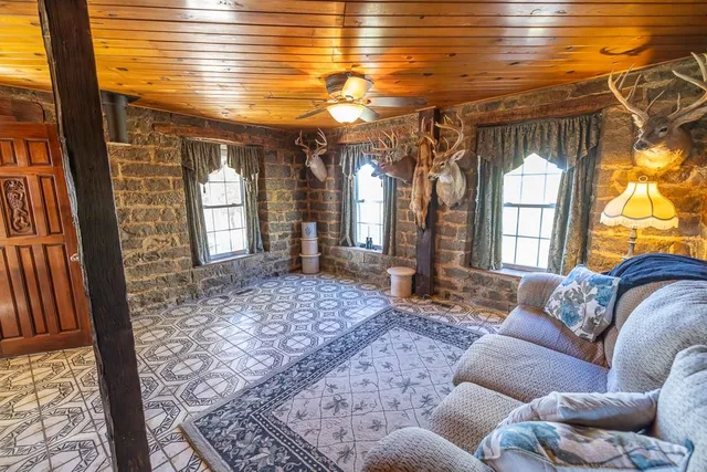 $1,190,000 | 2990 170th Street, Valley Falls, KS 66088