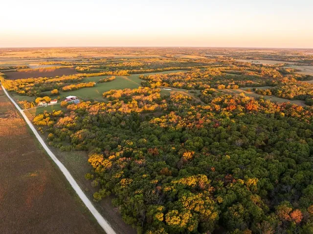 $1,190,000 | 2990 170th Street, Valley Falls, KS 66088