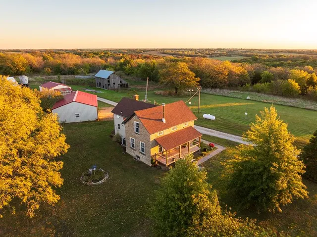 $1,190,000 | 2990 170th Street, Valley Falls, KS 66088