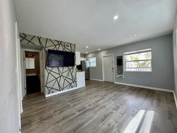 $1,800 | 2741 Northeast 8th Avenue, Unit 11, Wilton Manors, FL 33334