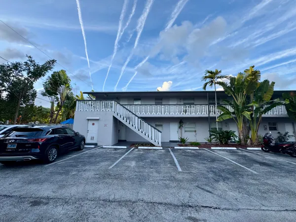 $1,800 | 2741 Northeast 8th Avenue, Unit 11, Wilton Manors, FL 33334