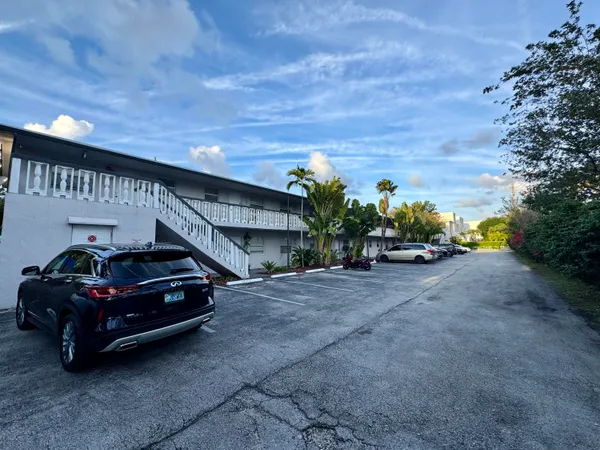 $1,800 | 2741 Northeast 8th Avenue, Unit 11, Wilton Manors, FL 33334