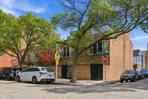 $1,375,000 | 344 West Willow Street, Unit A, Chicago, IL 60614