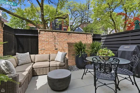$1,375,000 | 344 West Willow Street, Unit A, Chicago, IL 60614