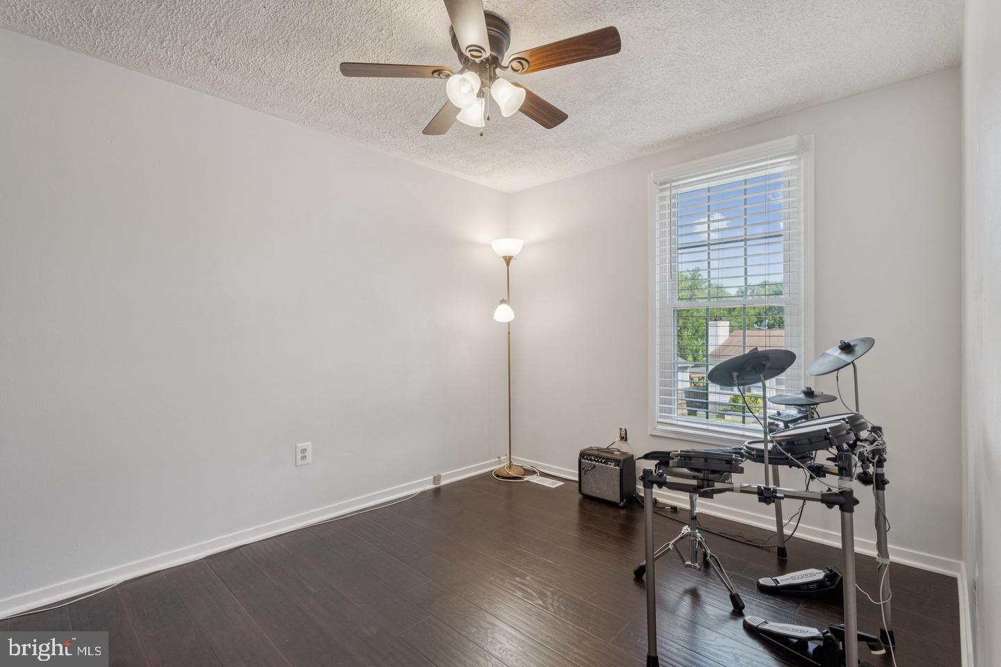 7310 Torran Rocks Way Gaithersburg, MD 20879 - Photo 17 of 32 a workspace with furniture and a window