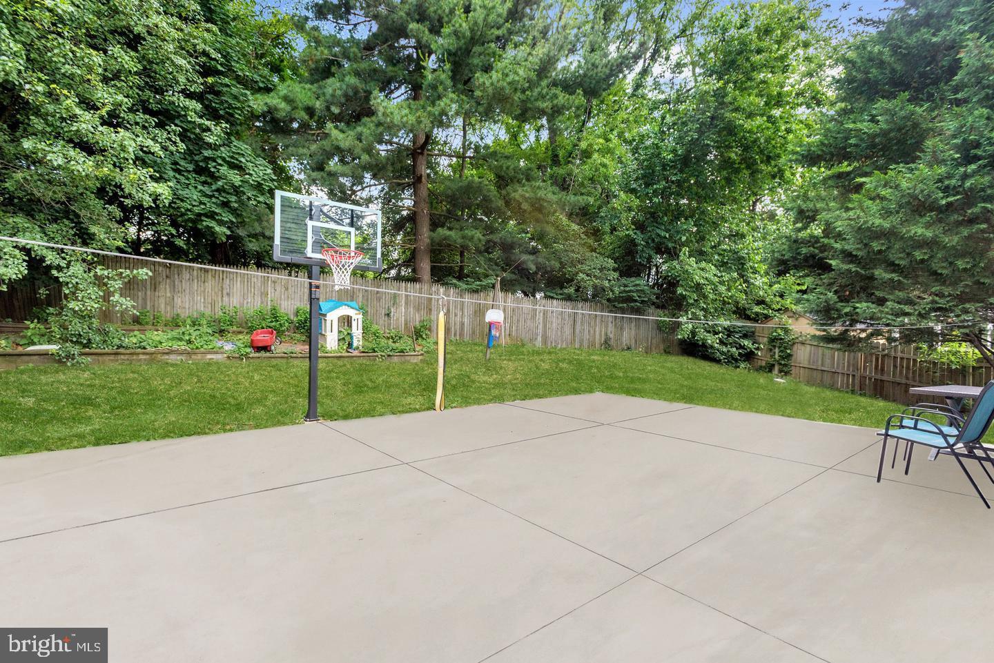 7310 Torran Rocks Way Gaithersburg, MD 20879 - Photo 24 of 32 a view of a park with large trees
