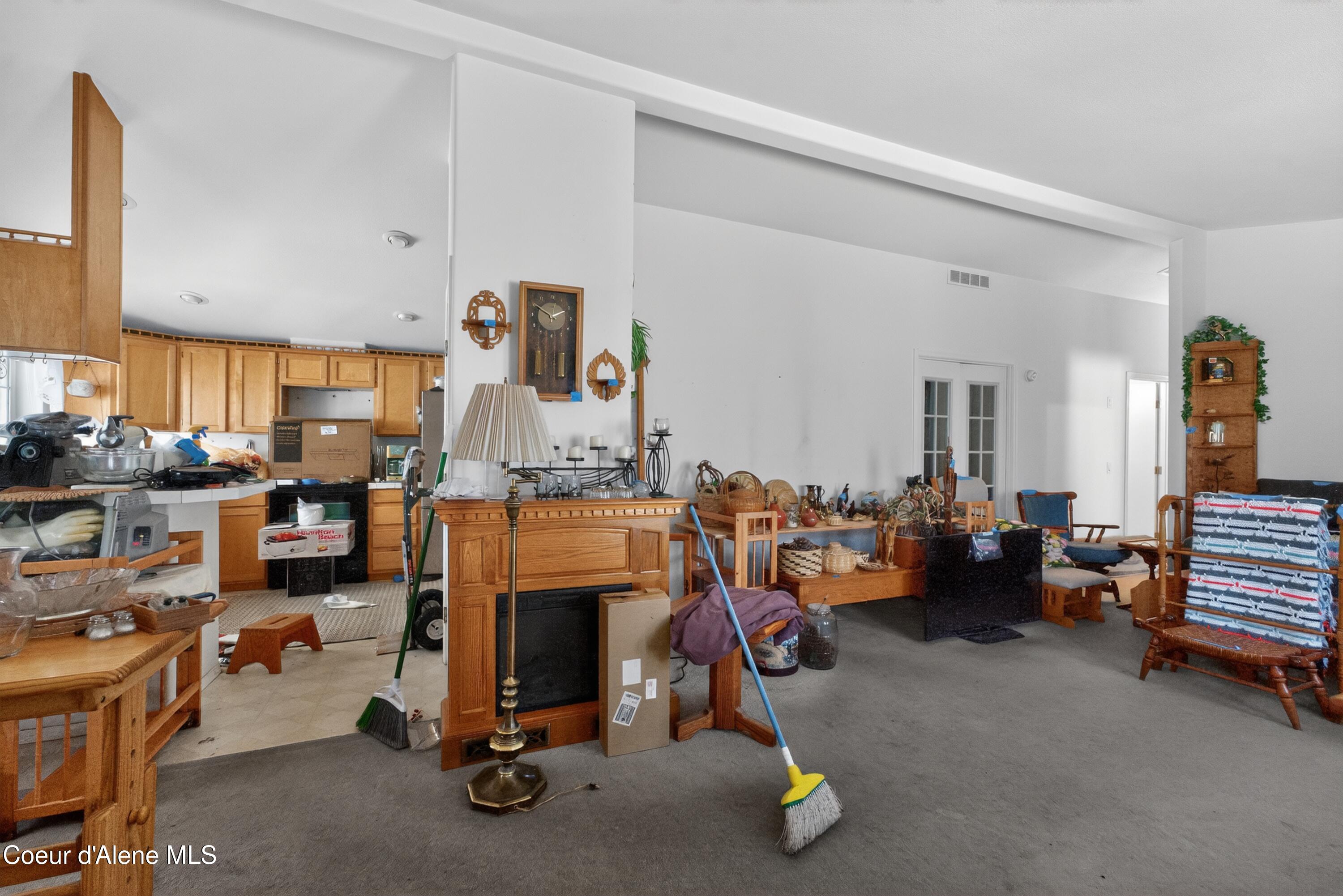 1816 Bounty Loop Hayden, ID 83835 - Photo 8 of 28 14_1816_W_Bounty_Loop-Living_room-5318