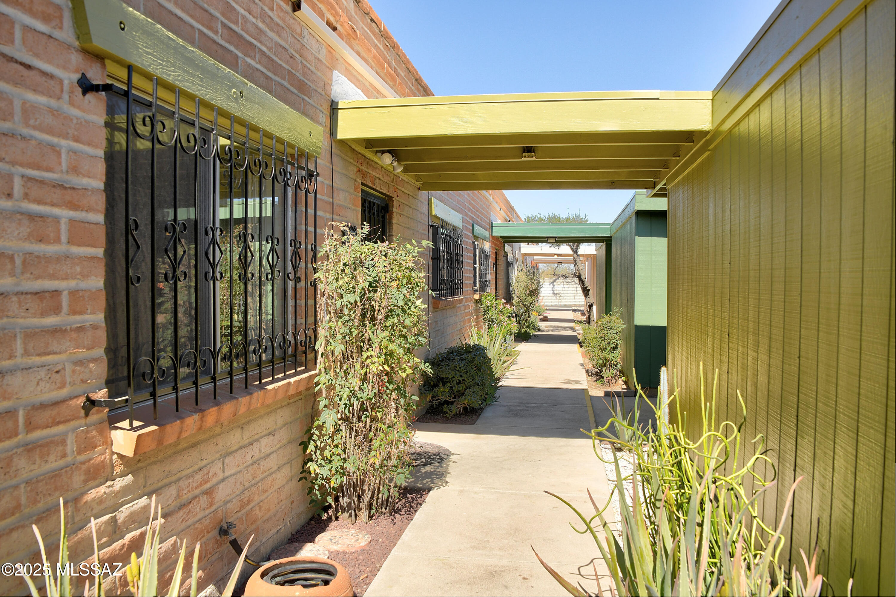 35 East Pastime Road Tucson, AZ 85705 - Photo 20 of 28 a front view of a house with a outdoor space